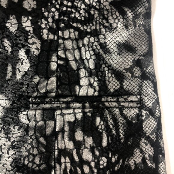 Chico's Jacket Womens Size 0 Silver Black Metallic Snake/ Allig Skin Snap Button - Picture 4 of 14
